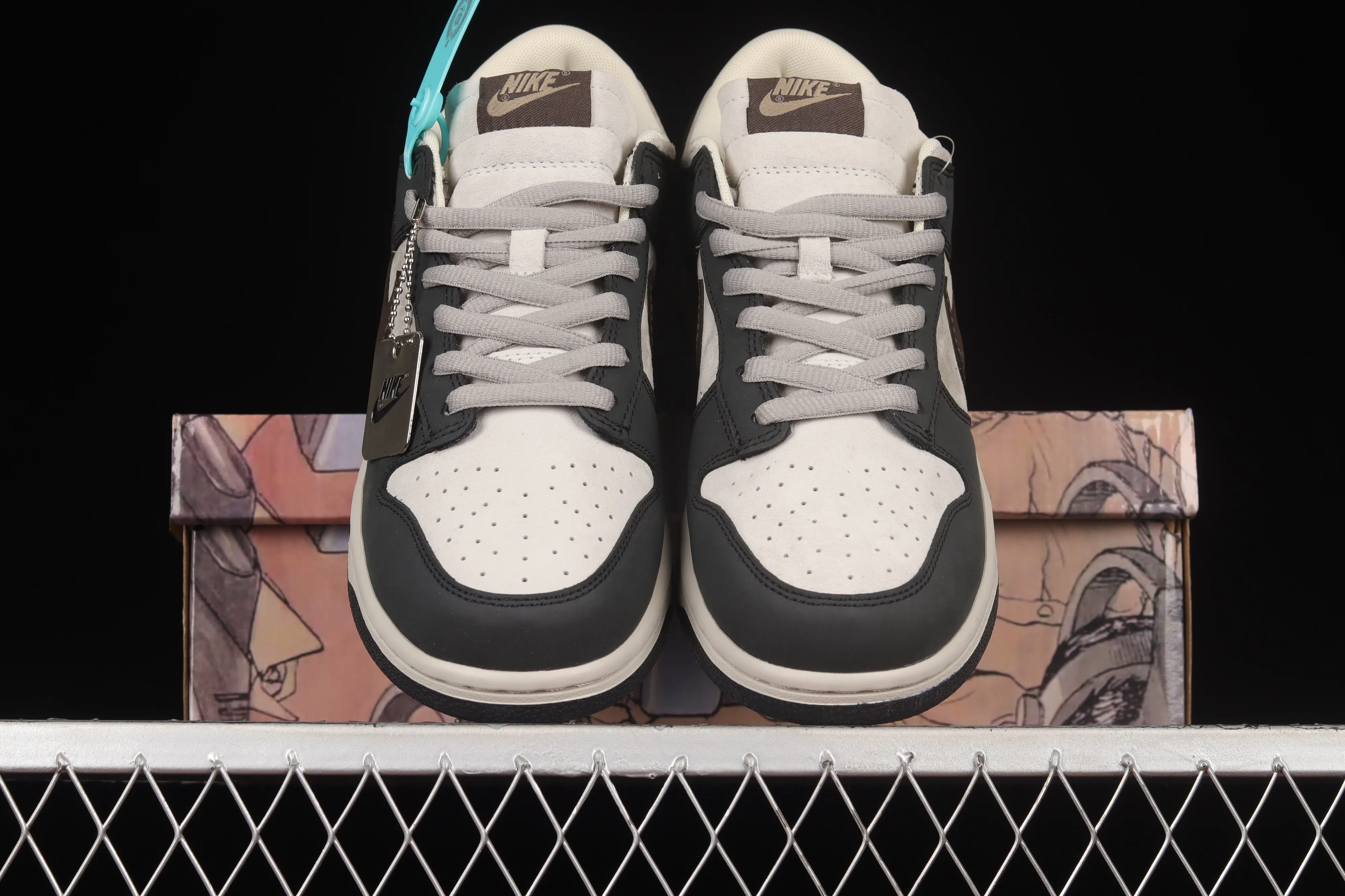 All Categories Nk SB Dunk Series Nk SB Dunk Low Low-top sneakers F version Otomo Katsuhiro x NK SB Dunk Low "Steamboy OST" Otomo Katsuhiro jointly branded SB low-top sports and leisure sneakers LF0039-002